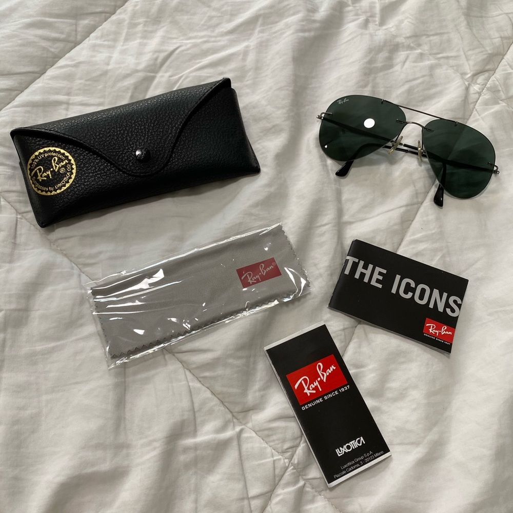 Black Aviator Ray-Bans 👓